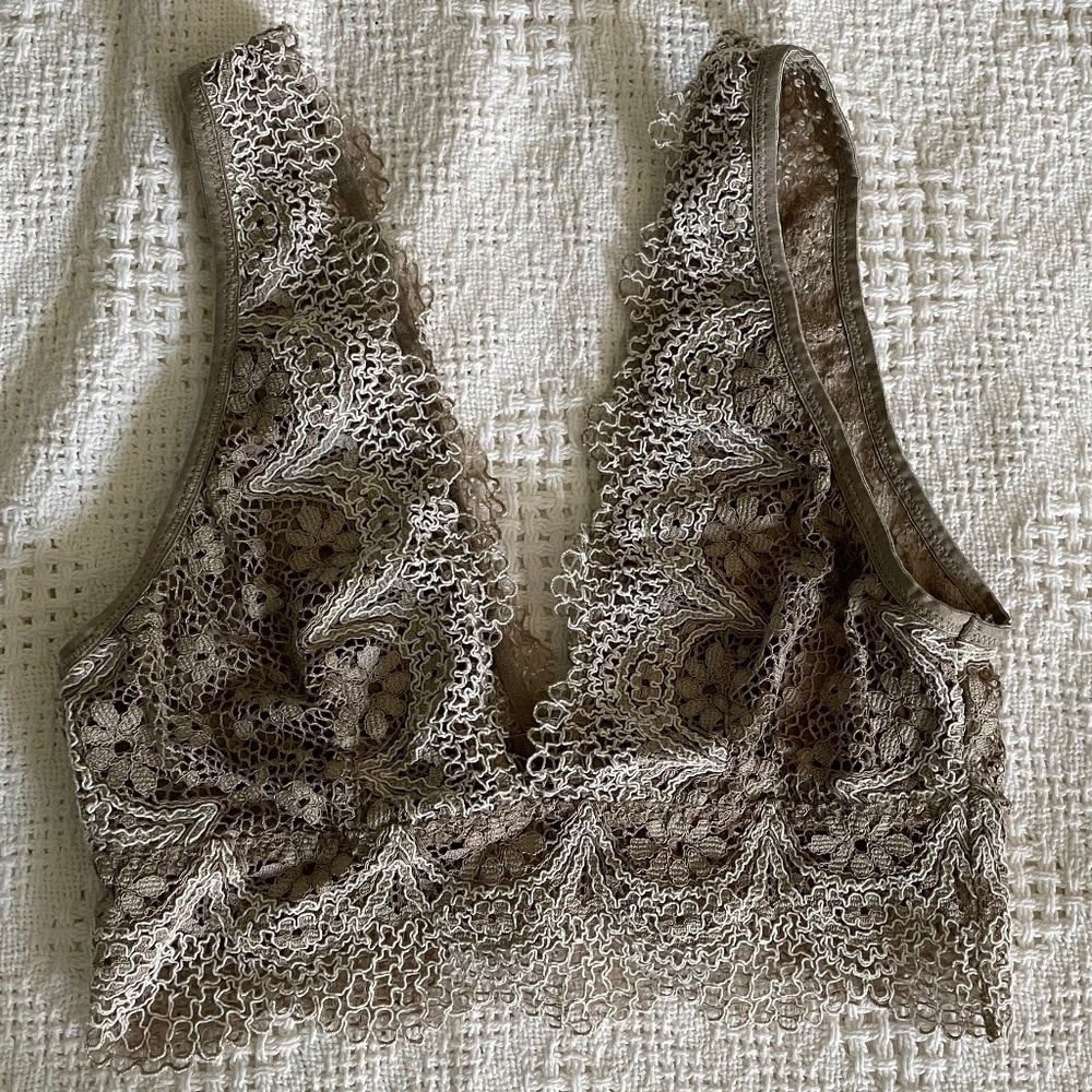 Victoria’s Secret Taupe Lace Bralette XS NWOT
